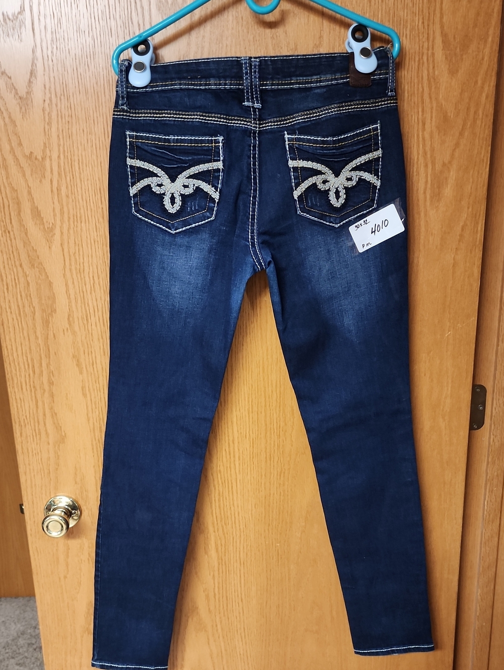 Vanity Women's Skinny Jeans with Embellished Back Pockets 30x32 number 4010